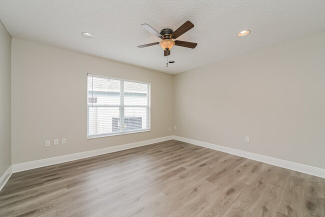 Photo - 4235 Mendenwood Ln