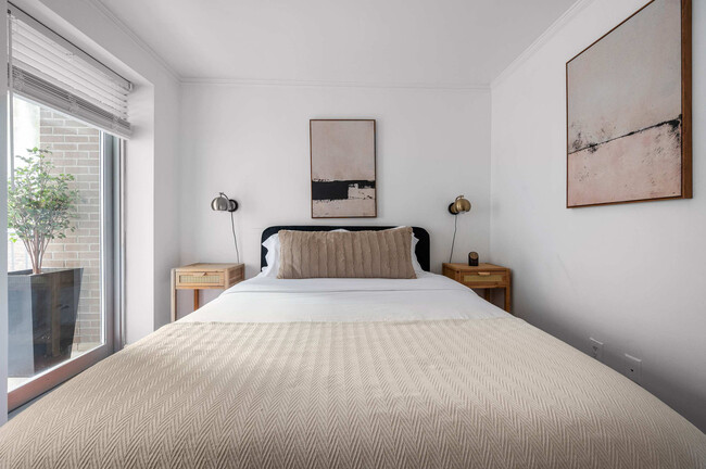 Building Photo - 209 W 20th St Rental