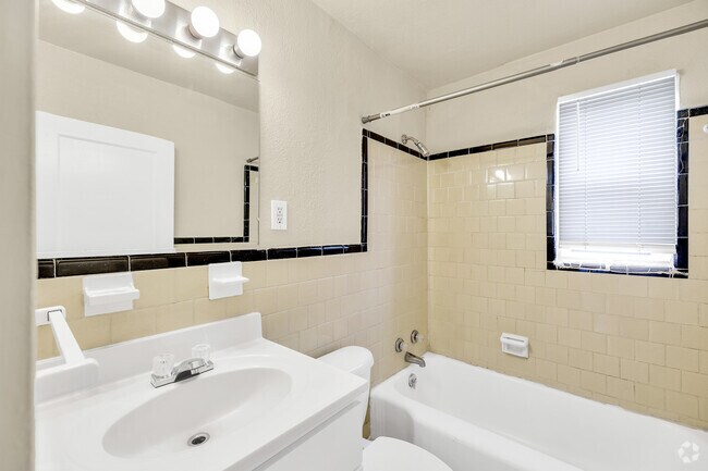2BR, 1BA - 900SF - Bathroom