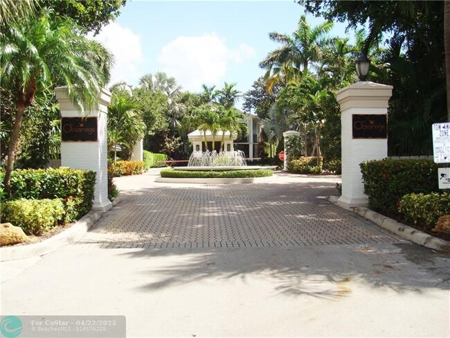 Building Photo - 1556 S Ocean Ln Unit 103 Rental