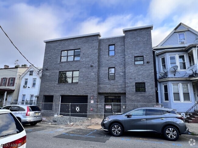 Building Photo - 135 Pearl St Rental