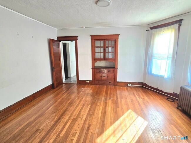 Photo - 181 Bond St Unit 2