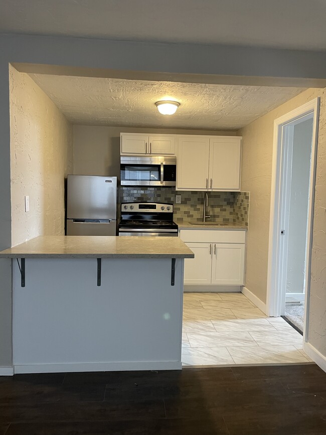 306 Craft Ave Unit 8 - Hudson Oakland Apartments