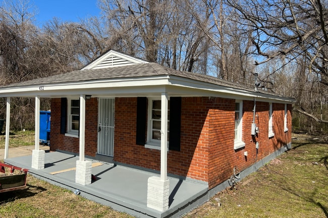 Building Photo - 432 W Peebles Rd Rental