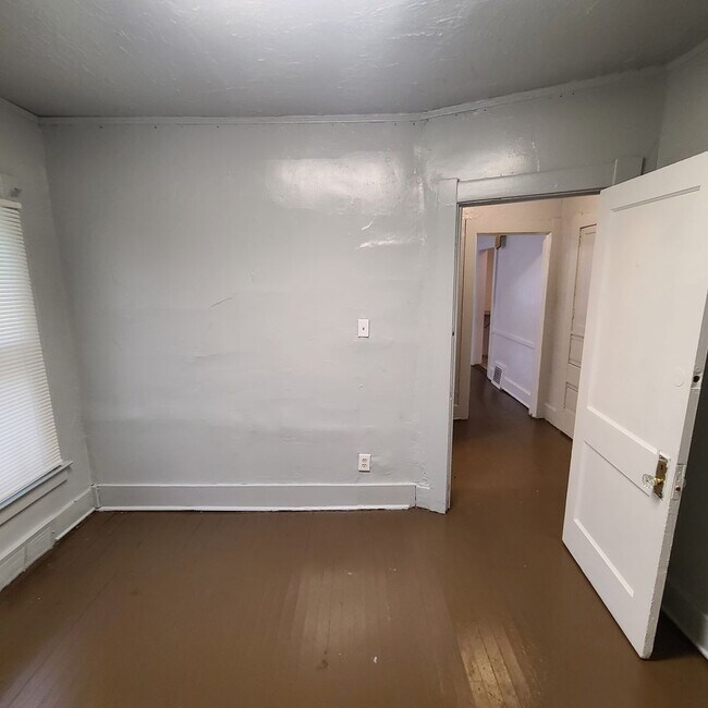 Photo - 2549-51 Highland Unidad Lower