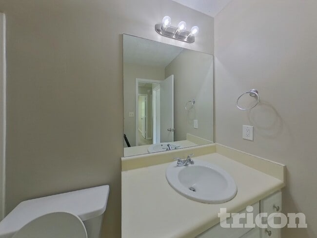 Photo - 208 Glenloch Ct