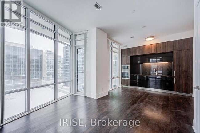 Photo - 15 Merchants' Wharf Unit 601