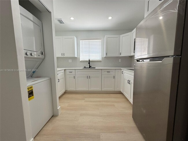 Photo - 3252 W 70th St Unidad 202