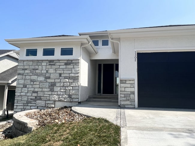 1302 SW Heartwood Dr