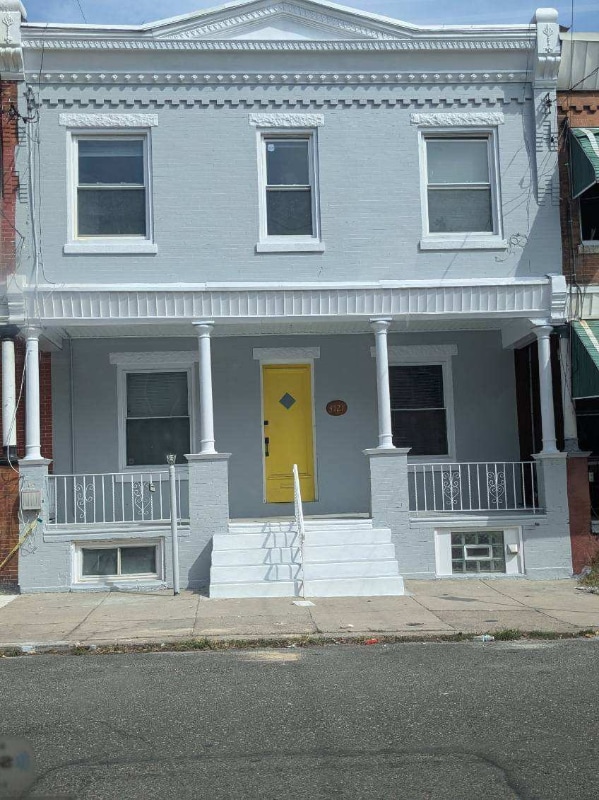 Building Photo - 4121 Poplar St Rental