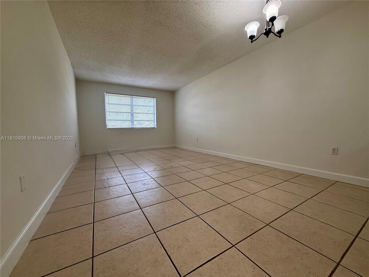 Photo - 13920 Lake Placid Ct Unit B25