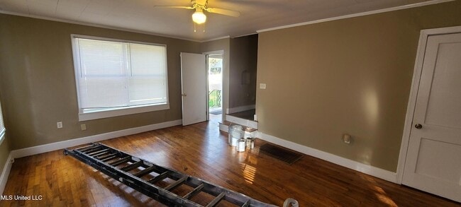 Photo - 327 Decelle St Unit B