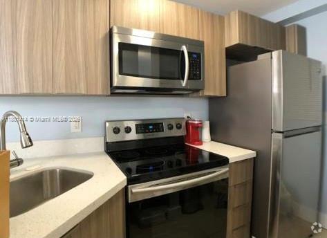 Building Photo - 821 SW 2nd St Unit 4 Rental