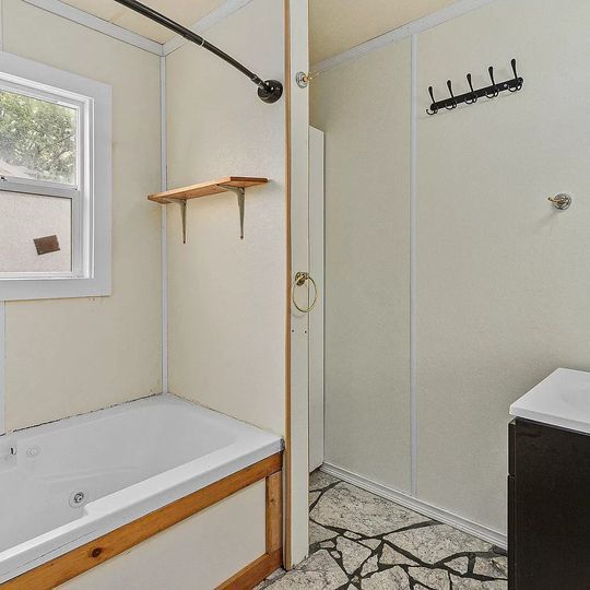 Bathroom - 1132 SW Rogue River Ave