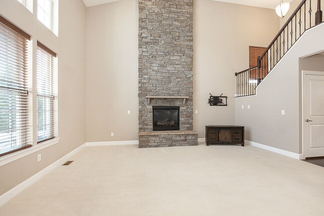 2457 Woodhawk Ln