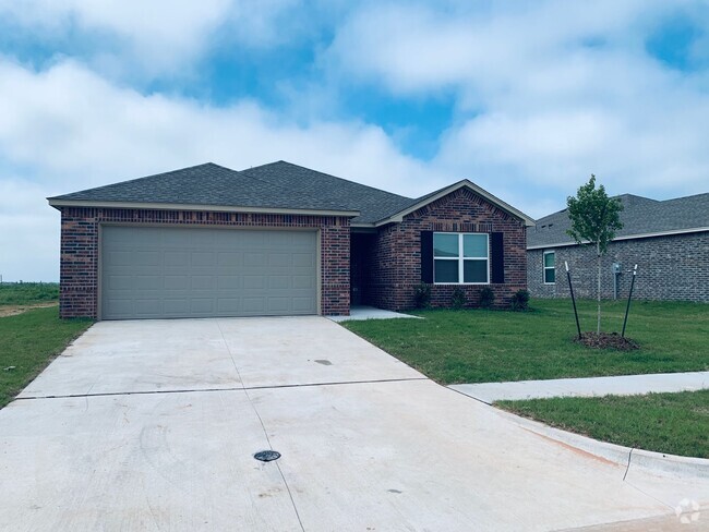 Building Photo - Newer home + 4 bed + 2 bath + Tuttle Schools