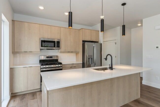 Photo - 1722 Hamilton St SW