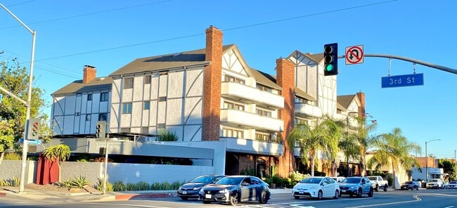 Building Photo - Resort-Style Coastal Studio with Pool, Jacuzzi & Rooftop