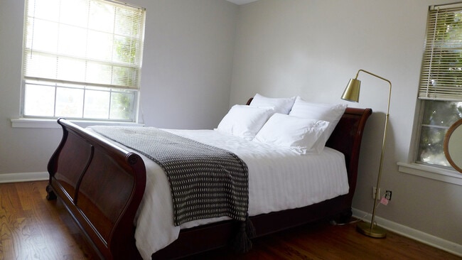 Photo - 310 West Mistletoe Avenue