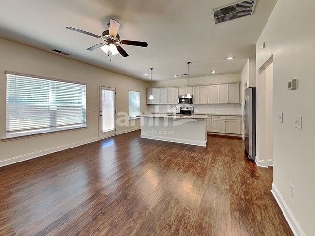 Photo - 423 Pearson Cir