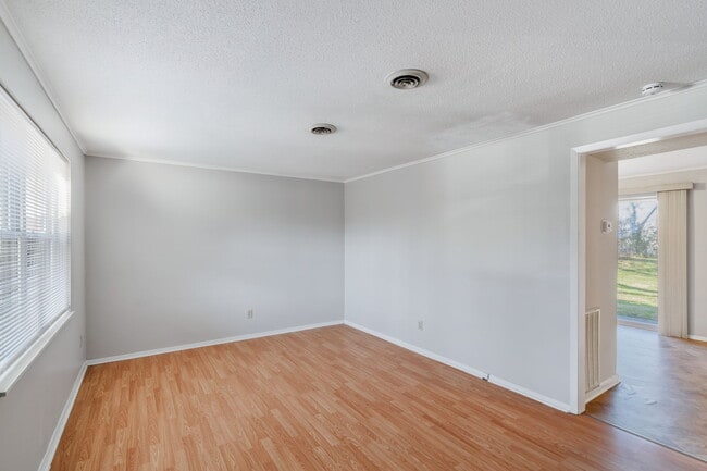 Photo - 302 Wakefield Rd