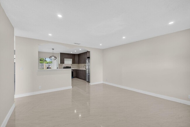 Photo - 3943 Roan Ct W