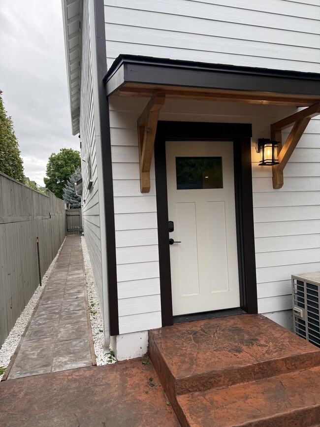 1184 Rutherford Dr