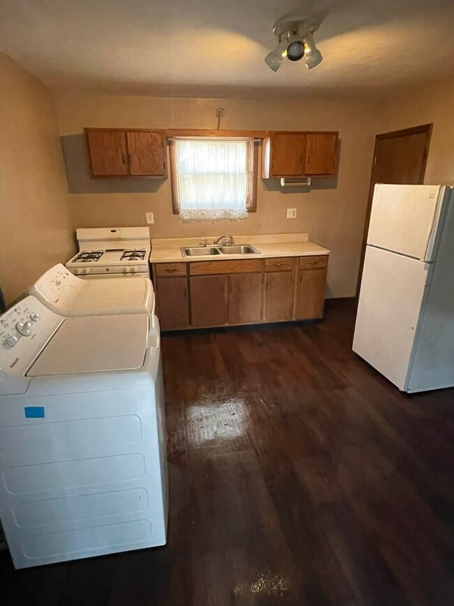 Building Photo - 1104 Anderson Ave Unit Lower