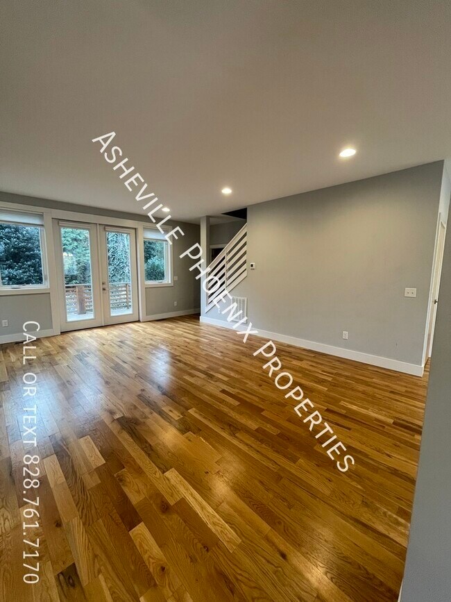 Photo - 18 Mauricet Ln House