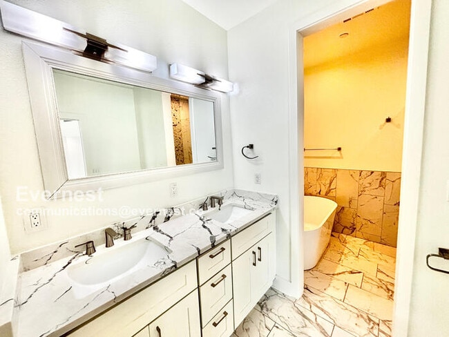 Photo - 2318 Stutz Dr