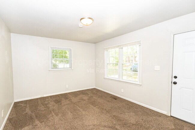 Photo - 5200 Fagan St