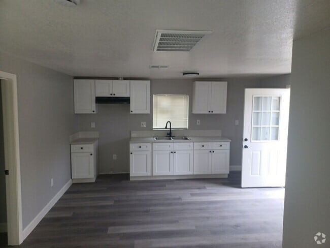 Building Photo - 1318-1320 El Tejon Ave Unit 1320B Rental