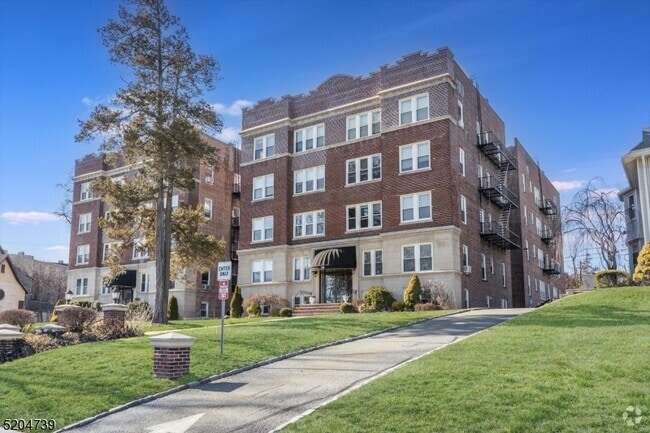 Building Photo - 16 Forest St Unit 205 Rental