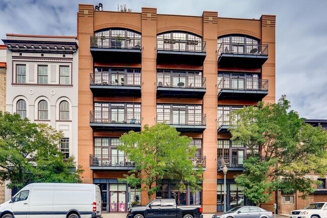 Building Photo - 3 Bedroom 2 Bath Loft Living At It's Finest In LODO! Wireworks Building Unit 301