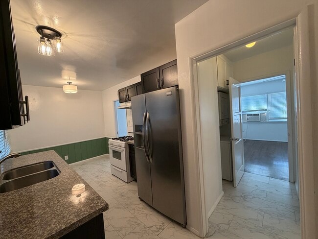 Photo - 124 N Beachwood Dr