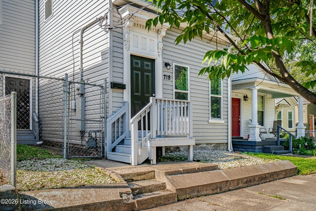 Photo - 718 Camp St