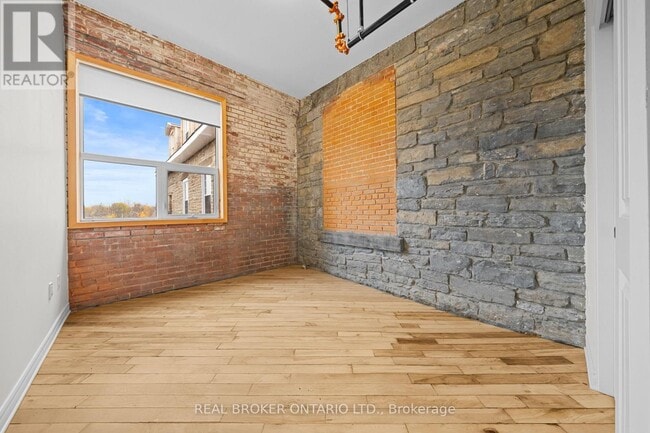 Photo - 150 Mill St Unité 310