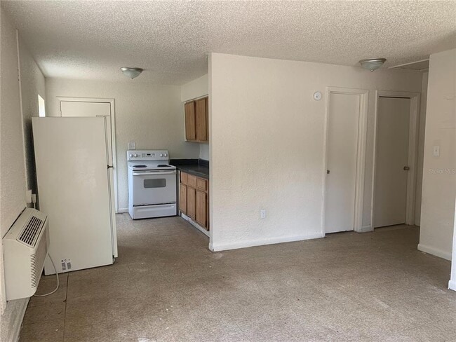 Photo - 400 Terry St