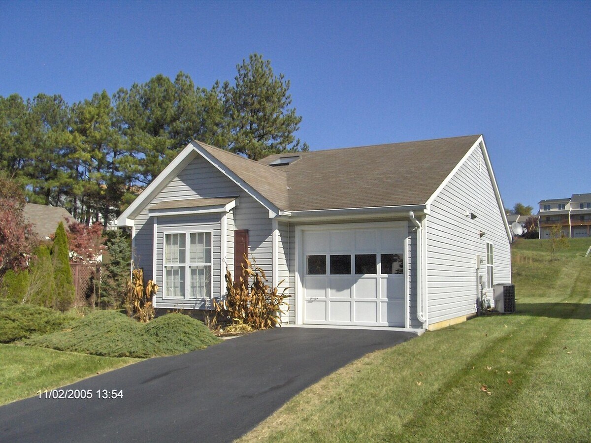 Photo - 1655 Sleepy Hollow Rd NW