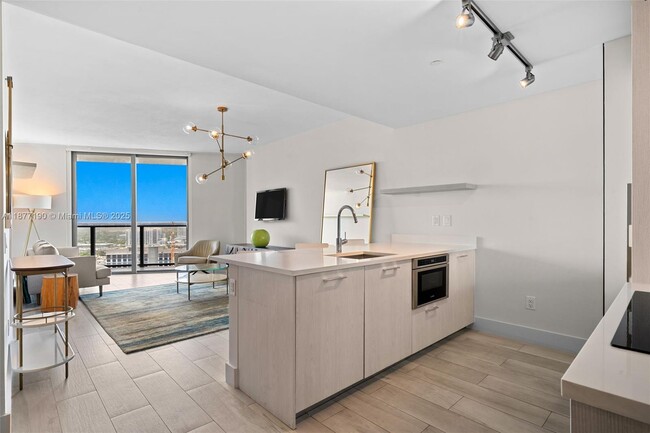 Building Photo - 501 NE 31st St Unit 2010 Rental