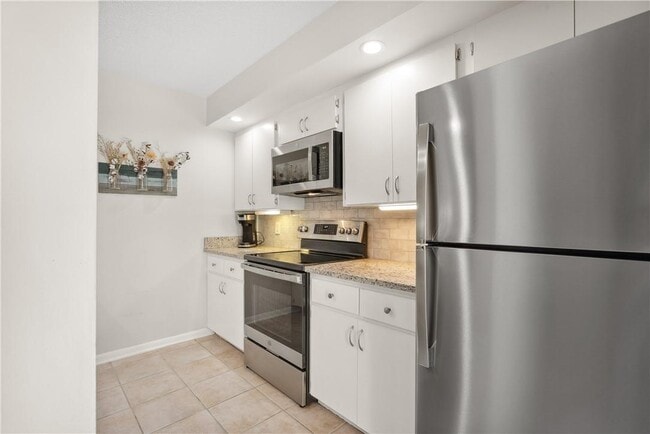Building Photo - 10000 NW 80th Ct Unit 3 Rental