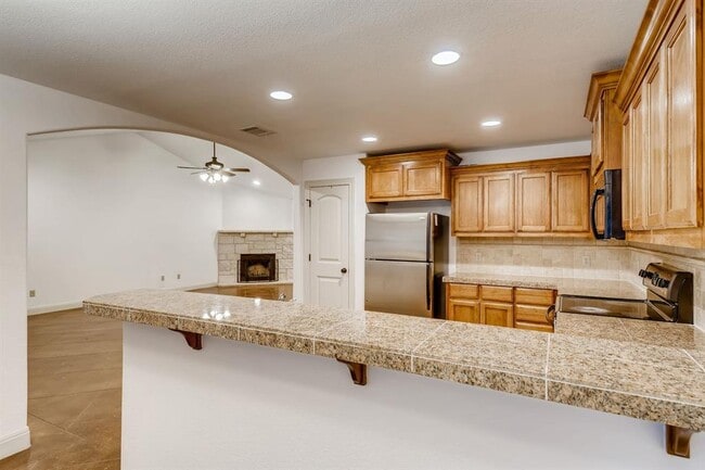 Photo - 300 Venture Blvd S