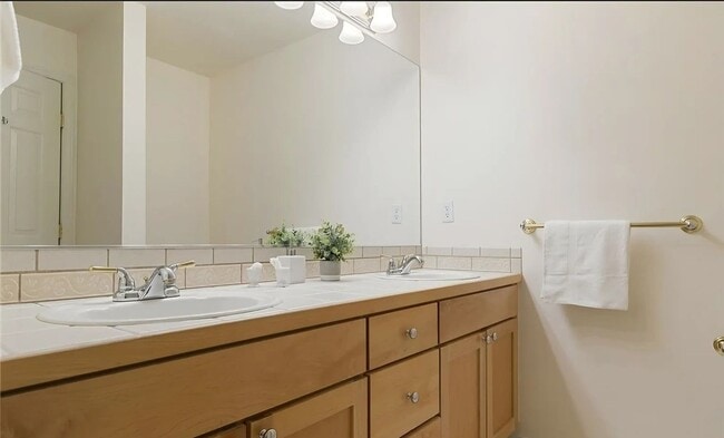 Photo - Bright & Renovated 3-Bed Condo in Northshore Summit