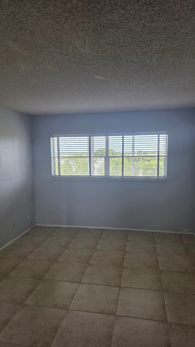 Photo - 950 Hillcrest Dr Unit 512