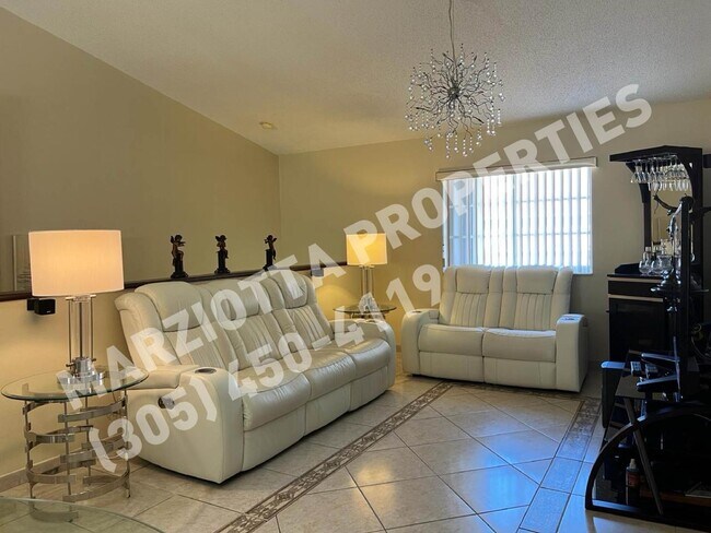 Living Room - 2553 W 76th St Unit 202