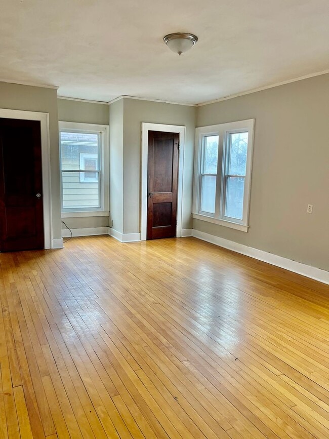 Photo - 920 Westcott - Students & Non-students wel...