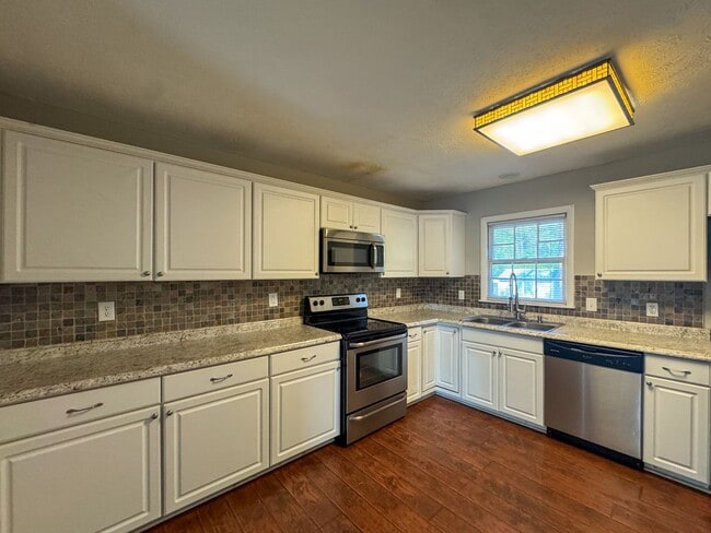 Photo - Charming 3 Bed 2 Bath Home with Fenced Yard