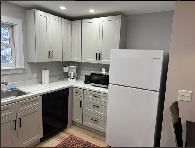 Building Photo - 89 Middle Winchendon Rd Unit 1