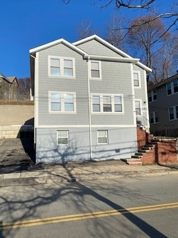 Building Photo - 96 Walnut St Unit 2 Rental