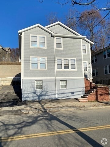 Building Photo - 96 Walnut St Unit 2 Rental